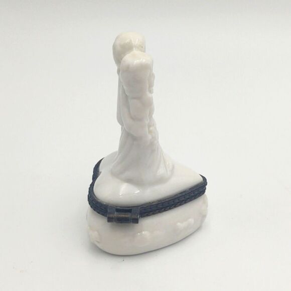 Vintage Bride & Groom Heart Shaped White Porcelain Trinket Ring Box - Picture 2 of 10